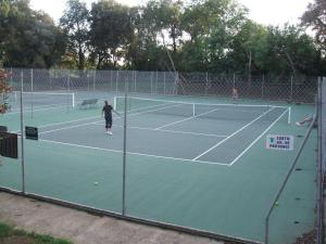Maisons de vacances Maison renovee 2 chambres, terrasse vue mer - FR-1-726-63 : photos des chambres