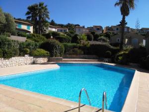 Maisons de vacances Maison renovee 2 chambres, terrasse vue mer - FR-1-726-63 : photos des chambres