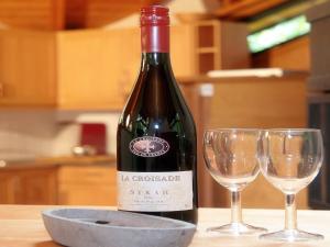 Modern Lakeside Escape