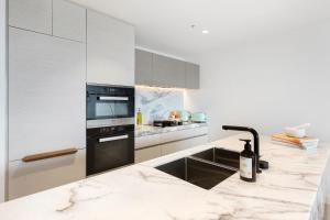 Diamonds of Paradise -in Sand