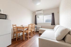 エルドラード - プロジェクター付 2DKアパートメント 福岡西新 x 藤崎