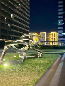 Chic City Stay, Fame with balcony, NearMegamall