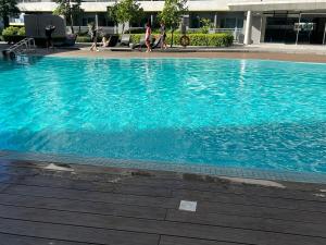 Chic City Stay, Fame with balcony, NearMegamall