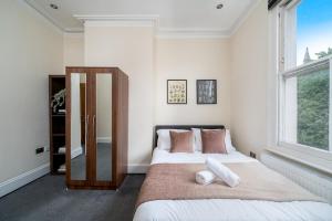 Battersea Dreamer Free parking