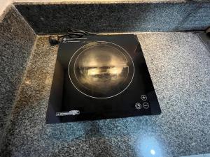 3BR Pioneer Condo, Boni Edsa MRT linked, with netflix2