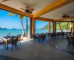 Half Moon beach Villa - by KohChangVillas