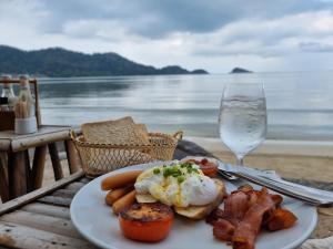 Half Moon beach Villa - by KohChangVillas