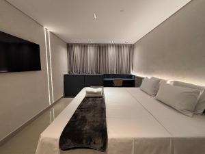 QSH35 - Flat Cama Superking Garagem Cozinha Completa