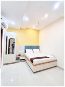 Varanasi Hotel Medhya ! Grand Near Kashi Vishwanath Temple - Fully Air Conditioned Rooms - Best Hotel In Varanasi