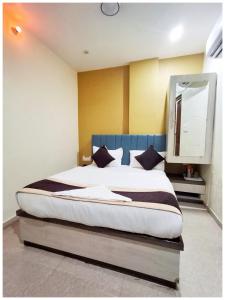 Varanasi Luxury Premium Hotel Medhya ! Grand Near Kashi Vishwanath Temple And Ganga Ghat With #Wi-Fi #Room Service - Fully Air Conditioned Rooms & Prime Location - Best Seller Hotel In Varanasi