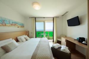Superior Double Room with Frontal Sea View room in Hotel Bristol