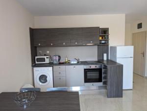 Family Apartment Near Beach, Pools & Star dreams Complex