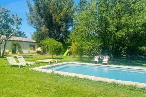 Maisons de vacances House with heated swimming pool and breathtaking views of the Luberon : photos des chambres