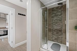 Brighton Flat by the Pier