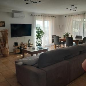 Charmante villa tout confort,sans vis a vis avec piscine