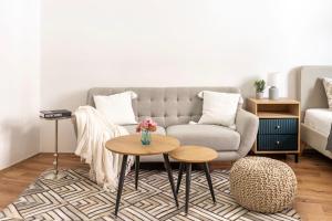 Central Vintage Home Next to the Synagogue