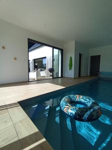 Villas Jolie Maison avec piscine interieure a 5 minutes des plages : photos des chambres