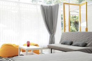 Yellow House Villa Dago Riverside View! 10pax