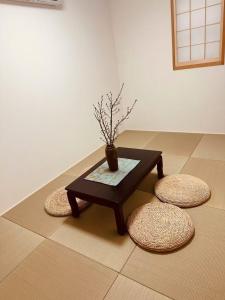 happy818, newly renovated, four rooms, two bathrooms, three toilets, 5 minutes walk from the subway, with garageJapan Osaka Nishinari-ku Entire B&B