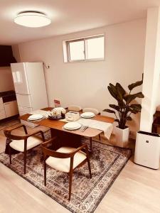 happy818, newly renovated, four rooms, two bathrooms, three toilets, 5 minutes walk from the subway, with garageJapan Osaka Nishinari-ku Entire B&B