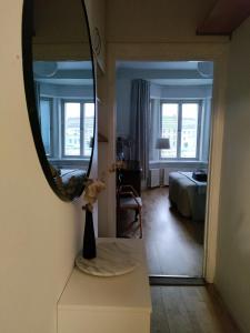 Top-floor studio, near park & sea, great transit