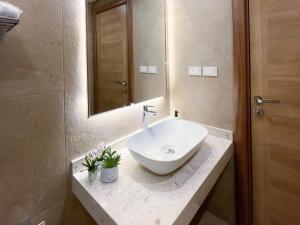 شقة فاخرة 3 غرف نوم و حديقة خاصة في الشيخ زايد - Zayed Suites A