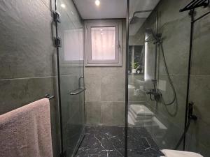 شقة فاخرة 3 غرف نوم و حديقة خاصة في الشيخ زايد - Zayed Suites A