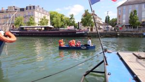 Maisons de vacances Le gite embarque - Gere par Presta-Zen'Services - Barque electrique en supplement : photos des chambres