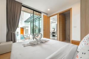 V190 Tropical Oasis 3BR Villa with Pool & Bathtub