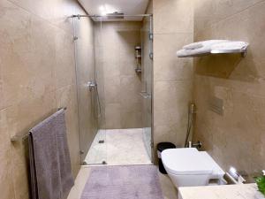 شقة فاخرة 3 غرف نوم و حديقة خاصة في الشيخ زايد - Zayed Suites A