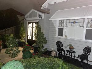 Studio 59 Newport sleeps1