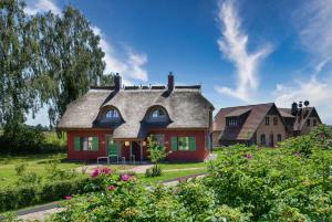 Ferienhaus "die Müllerei" 11 Feriendorf Klein Stresow Rügen by ruyastay