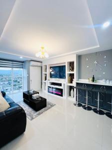 Bayfront Luxury beachfront escape with Pool in Portmore Book Now