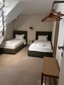 Twin Waves - Nikiti Seaside Retreat