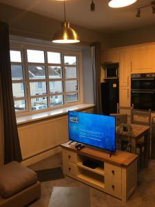 2 bed flat sleeps 4 Swansea centre