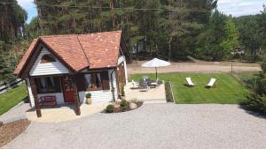 Domek pod sosnowym lasem