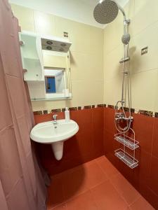 Giza Cozy 1BDR w WiFi near Arena 8888 and SofiaMed