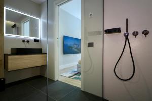 Spacious Modern Apartment in Monumental Building - Free Parking - Workspace - Historical Centre