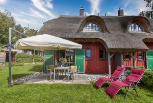 Ferienhaus Zehnmorgen 12 Feriendorf Klein Stresow Rügen by ruyastay