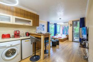 Comfy & Chic Apartment , SWU , FREE Parking