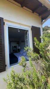 Villa with sea view and garden City centre and nature