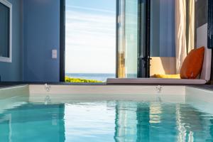 Villa Ponant 5 étoiles à Doëlan, piscine face mer