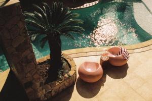 Slim Summer House, 4 bedroom Mid Century Villa in Uluwatu