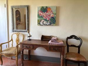 Zimmer mit Queensize-Bett und Gartenblick