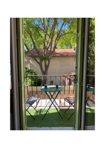Studio avec balcon sur cour