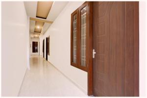 HOTEL R&R Near Sea Beach - Jagannath Temple - fully Air Conditioned hotel at Prime Location - Near Sea Beach and Temple - Hygiene & Spacious Room - with wifi- restaurant- LIFT- and- Parking- Luxuary Hotel