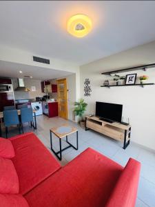 Hermoso piso en un paso de la Playa de Fenals con piscina