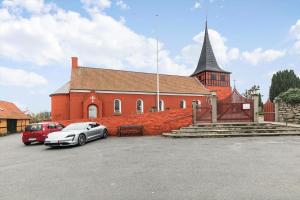 Ferielejlighed med adgang til idyllisk have