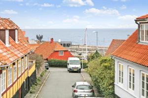 Ferielejlighed med adgang til idyllisk have