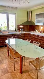 Villa Green Olive Bar